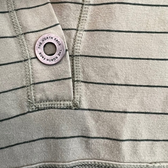 North face light weight hoodie.‎ Green striped women’s medium - Picture 7 of 11